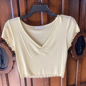 Tilly’s yellow cropped shirt
